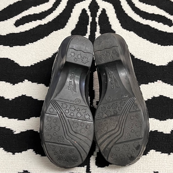 Dansko Pixie Rubber Clogs Nursing Shoes Black Embossed Tooled Floral Slip On 37 - Picture 6 of 8